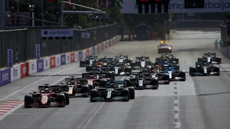 Hamilton završio tek 15., Verstappen se zabio u zid, Perez stigao do druge pobjede u karijeri