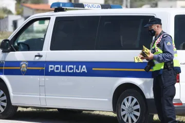 Kobna košnja livade: Muškarac (62) preminuo u prevrtanju traktora