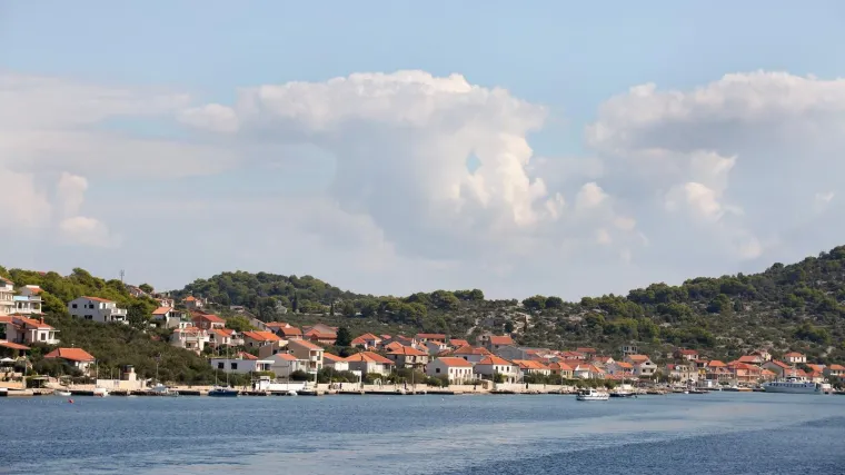 Stanovnici otoka Kaprije bune se zbog radova usred sezone: 'Kuće se tresu od bušenja, buka nije nesnosna ali...'