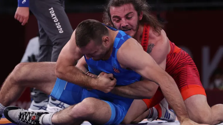 Sjajni Huklek ostao bez priželjkivane medalje, srpski hrvač slavio protiv Hrvata i uzeo broncu na Olimpijskim igrama