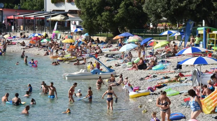 Lučka kapetnija kaže da je ovo u redu, a ljudi? 'Nije ni lijepo ni zdravo, a ni sigurno. Bolje da ih nema'