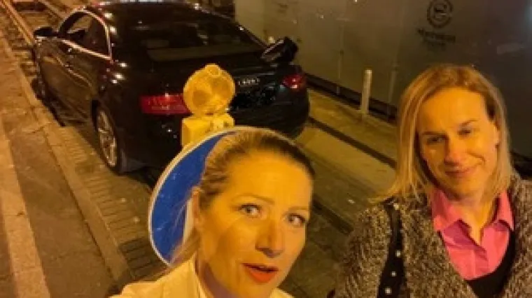 Poznata voditeljica sinoć u centru Zagreba napravila mali kaos: 'Kad ti fali doživljaja u životu... kokoš''