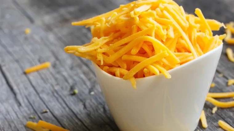 Kako otopiti cheddar sir u mikrovalnoj pećnici
