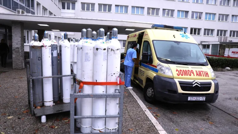 Teška situacija u splitskoj bolnici: 'Imamo rodilju koja je na respiratoru zbog covida'