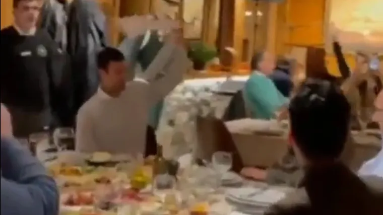 Đoković u elementu, pogledajte kako je 'podivljao' kad su krenuli stihovi kontroverzne pjesme