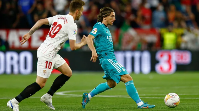 Rakitić zabio golčinu, Sevilla imala veliku prednost, ali 'Kraljevi' su se na kraju veselili: Real Madrid čudesnim preokretom slavio u derbiju