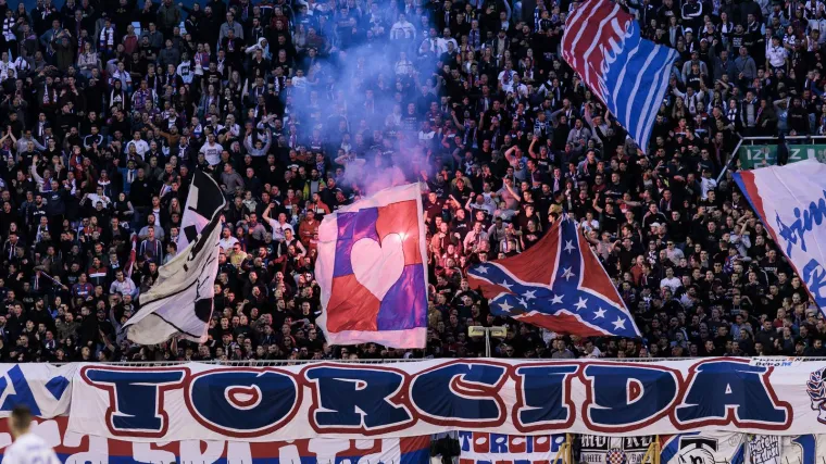 Gorile su tribine, ljuljale se novinarske kabine. Navijački rat na Poljudu