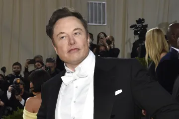 Musk svoju ponudu za kupovinu Twittera stavio na čekanje, istaknuo je dva problema