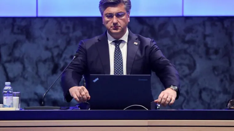 HDZ 'proslavio' rezultate ankete vrijeđanjem oporbe: 'Čudnovata družina 'Malog Kremljenka' Raspušenka i Grmuljatora'