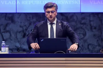 HDZ 'proslavio' rezultate ankete vrijeđanjem oporbe: 'Čudnovata družina 'Malog Kremljenka' Raspušenka i Grmuljatora'