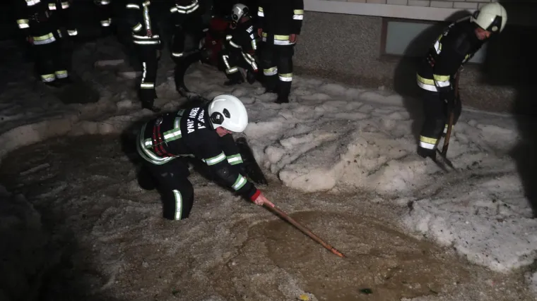 FOTO Nevrijeme s tučom poharalo tri županije: Nanosi leda bili su visoki i 20 cm! Poplavljene kuće, podvožnjaci