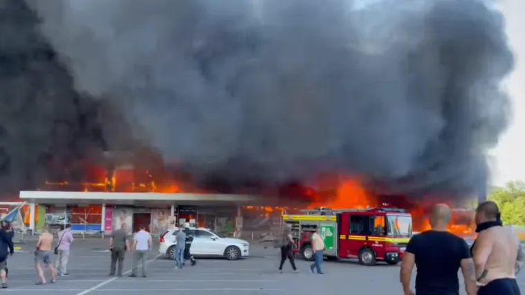 Zelenski objavio video trgovačkog centra u plamenu: 'Rusija svoju nemoć iskaljuje na običnim građanima'
