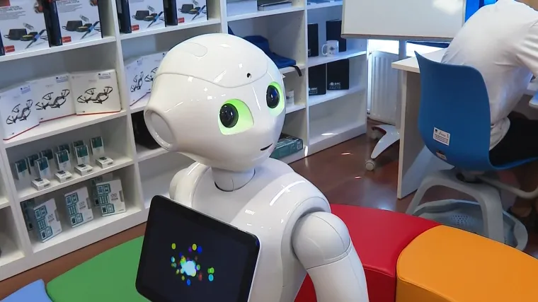 Najmoderniji humanoidni robot novi je dodatak bjelovarske škole: 'Programirat ćemo ga da pjeva i pleše'