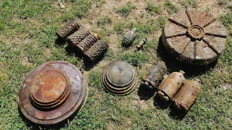 Neki bolesnik kod kupališta na Dobri iskrcao pravi mali arsenal, od protutenkovskih mina do 'kašikara'