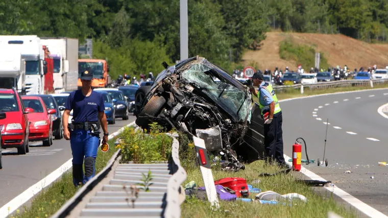 Slovak koji je u četvrtak poginuo na autocesti A1 nije bio vezan pojasom: Slovenac je izazvao tragediju lakomislenim prestrojavanjem