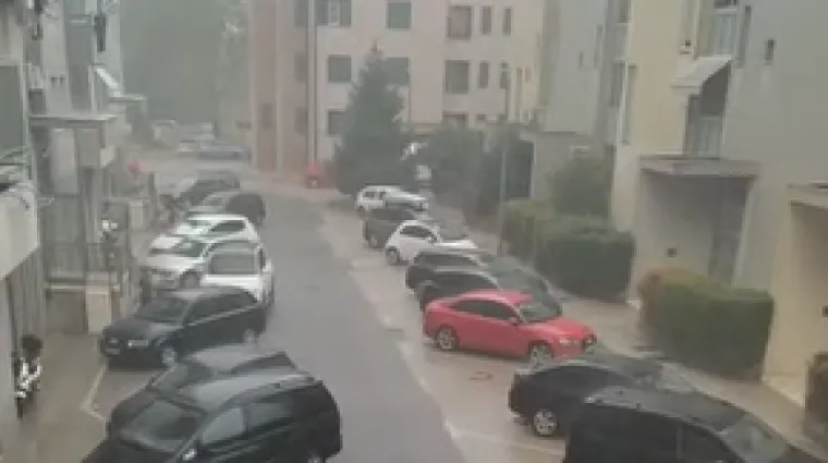 Grmljavinsko nevrijeme zahvatilo Dalmaciju: U Pločama obilne kiše, u sat vremena palo je više od mjesečnog prosjeka