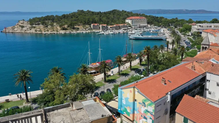 U tijeku je velika smjena turista: Odlazi 10.000 gostiju, ali hoteli su i dalje dupkom puni, a trajekti popunjeni