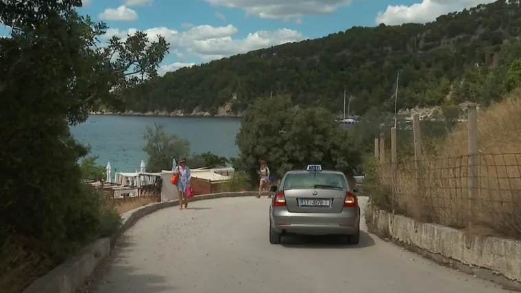 Očevidac ispričao kako je izgledalo spašavanje Britanke koju je pogodio grom: 'Svi su se sklanjali, hitna je brzo došla'