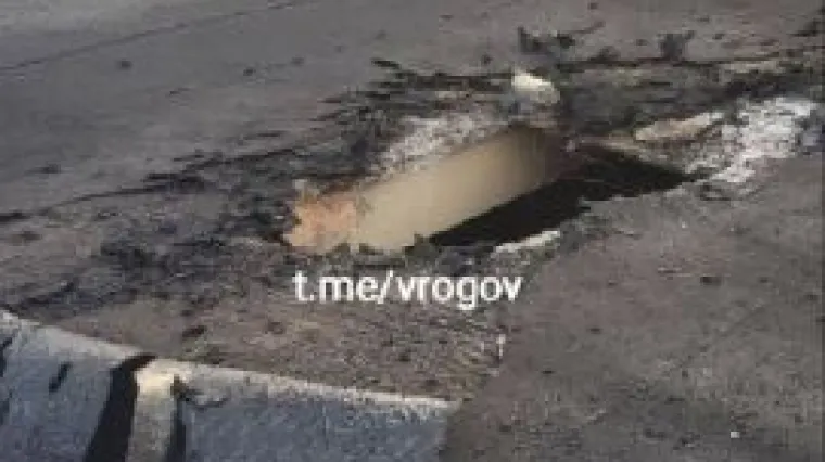 Rusi tvrde da je ova rupa u skladištu goriva u nuklearnoj elektrani Zaporižje nastala zbog ukrajinskog projektila