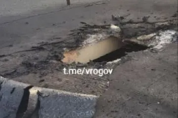 Rusi tvrde da je ova rupa u skladištu goriva u nuklearnoj elektrani Zaporižje nastala zbog ukrajinskog projektila