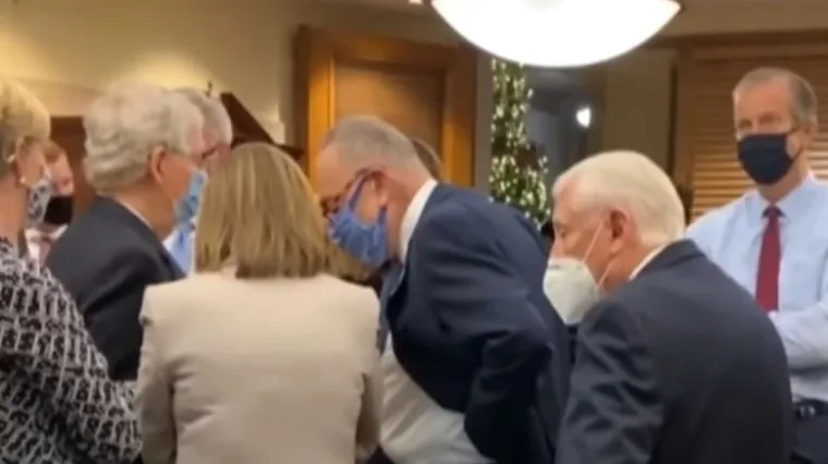 Neobjavljene snimke napada na američki Capitol: 'Razbijaju, netko je pogođen... Zvat ću j****** ministra obrane'