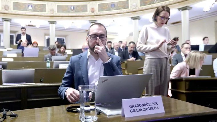 Zastupnici 'rešetali' Tomaševića na 'aktualcu', a on izgubio živce i odustao od odgovaranja: 'To je obična laž'