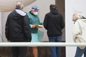 U posljednja 24 sata još 241 COVID pozitivna osoba, preminulo šest