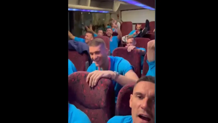 Dugo ih nismo vidjeli u ovakvom izdanju: Lovren i društvo pošteno zafeštali, pojavila se i snimka iz autobusa