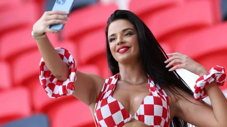 Najseksipilnija hrvatska navijačica Ivana Knoll uznemirila biznismena: 'Ovo vam može potvrditi svaki lokalni stanovnik!'