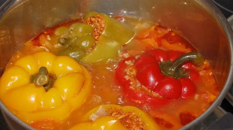 Kako zgusnuti punjene paprike?