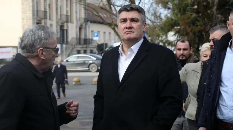 Milanović na Baniji: 'Da sam premijer gledao bih da kontejnerska naselja što prije nestanu'