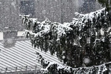 U Zagrebu i okolici pada snijeg, a fotografije s Plitvičkih jezera ostavljaju bez daha