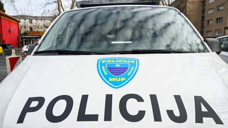 Sarajevo: Zbog korupcije uhitili tri policajca. Zaustavljali strance i uzimali mito. Imali su dvije taktike