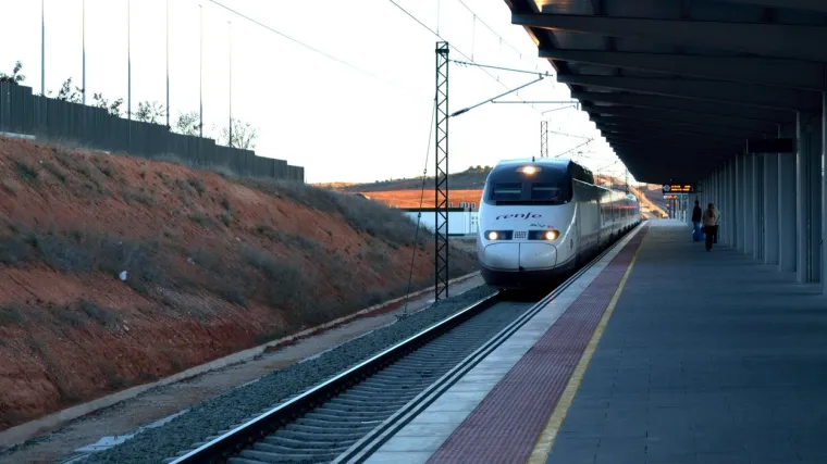 Naručili vlakove za 258 milijuna eura, a onda su shvatili da su preveliki za tunele: 'Zbog ovoga moraju letjeti glave!'