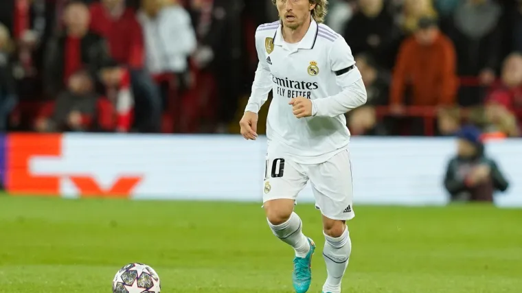 U Madridu izvješen plakat na kojem Modrić grli Crnogorca iz Atletica: 'Madrid voli Madrid'