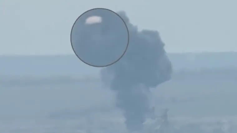 Pogledajte trenutak kada su Ukrajinci oborili skupocjeni ruski borbeni zrakoplov, pilot se uspio u zadnji čas katapultirati