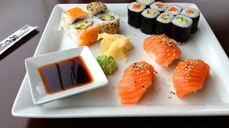 Što je sushi? Koji su osnovni sastojci za sushi?