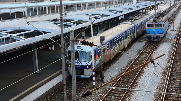 Dva su putnička vlaka kod Sl. Broda jurila jedan prema drugom? Frontalni je sudar izbjegnut u zadnji tren, evo kako