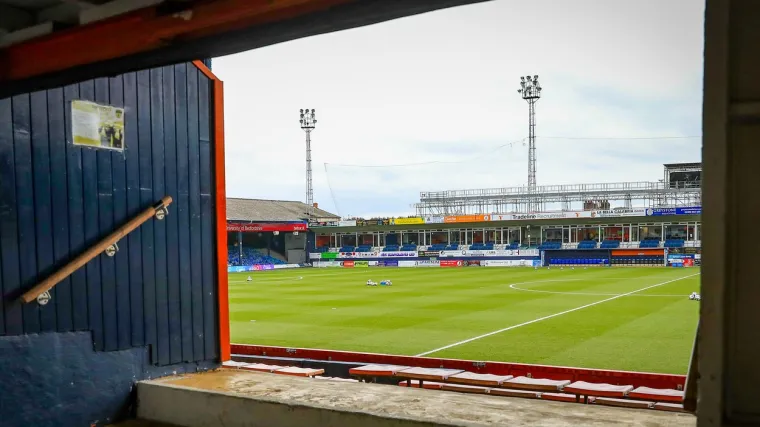 Novi premierligaš mora utući finu svotu novaca u stadion kako bi na njemu mogao igrati i sljedeće sezone