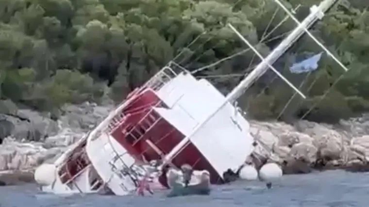 Havarija kod Dubrovnika, brod je gotovo u potpunosti potonuo: 'Nastala je velika rupa, osiguravamo akvatorij'