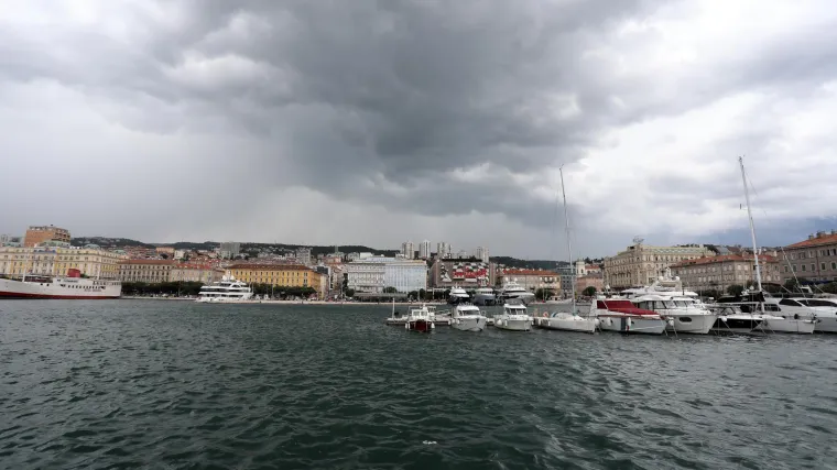 Nedjelja okupana kišom, no prema kraju dana sve više sunca. Dalmacija neće ni osjetiti pogoršanje