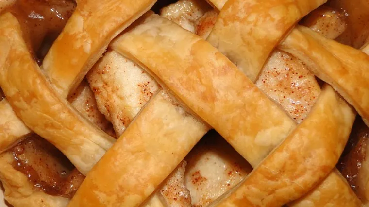 Recept za sočnu bezglutensku pitu od jabuka