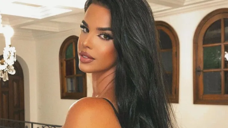 Pola guze ispalo, provirile papreno skupe tangice: Ivana Knoll podigla ljestvicu provokacije pa zaradila i novi nadimak