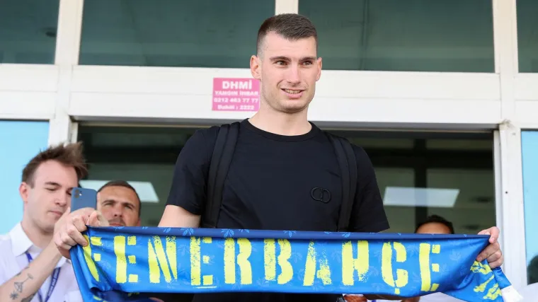 Dominik Livaković i službeno pet godina u Fenerbahceu