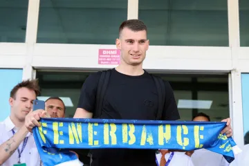 Dominik Livaković i službeno pet godina u Fenerbahceu