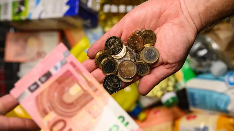 Slovenski trgovci masovno spuštaju cijene osnovnih namirnica, neki čak i za 50 posto