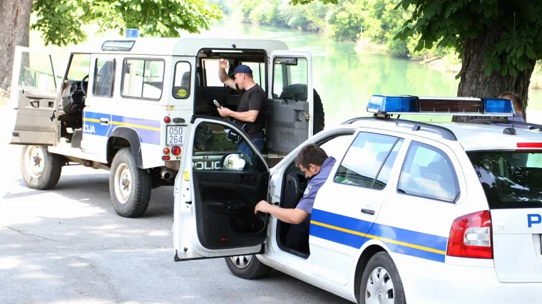 Na obali i u vodi rijeke Save kod Štitara pronađene tromblonske mine: Policiji je o njima dojavio prolaznik