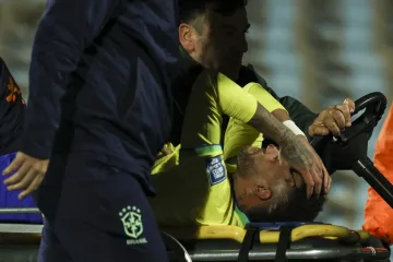 Neymara operirali četiri sata, on nakon operacije objavio sliku na kojoj spava sa svoje dvoje djece