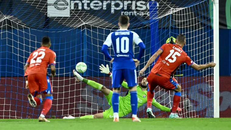 Loše vijesti za Dinamo uoči ključnog dvoboja: Viktoria je slavila u derbiju i napravila ono što Dinamo nije