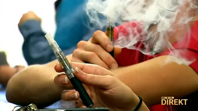 Slovenci kreću u obračun s lubenicama, kokosima i drugim okusima u e-cigaretama. Na meti su i sobice za pušenje...